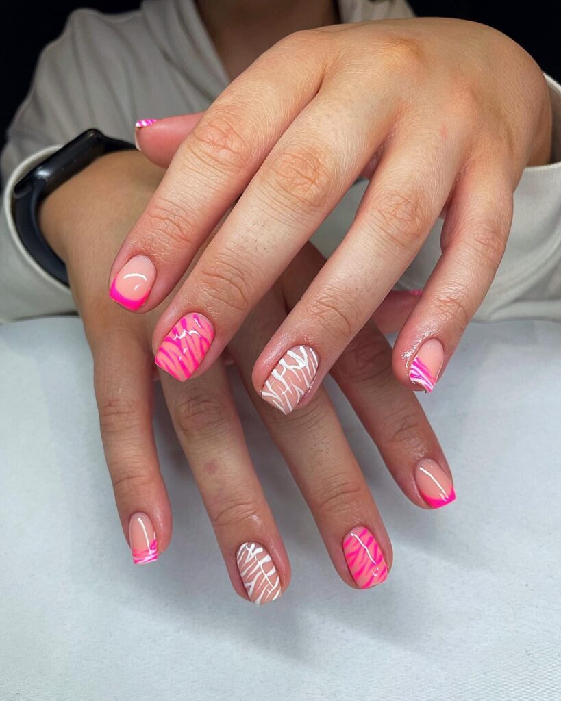 Noir Gradient Zag nails