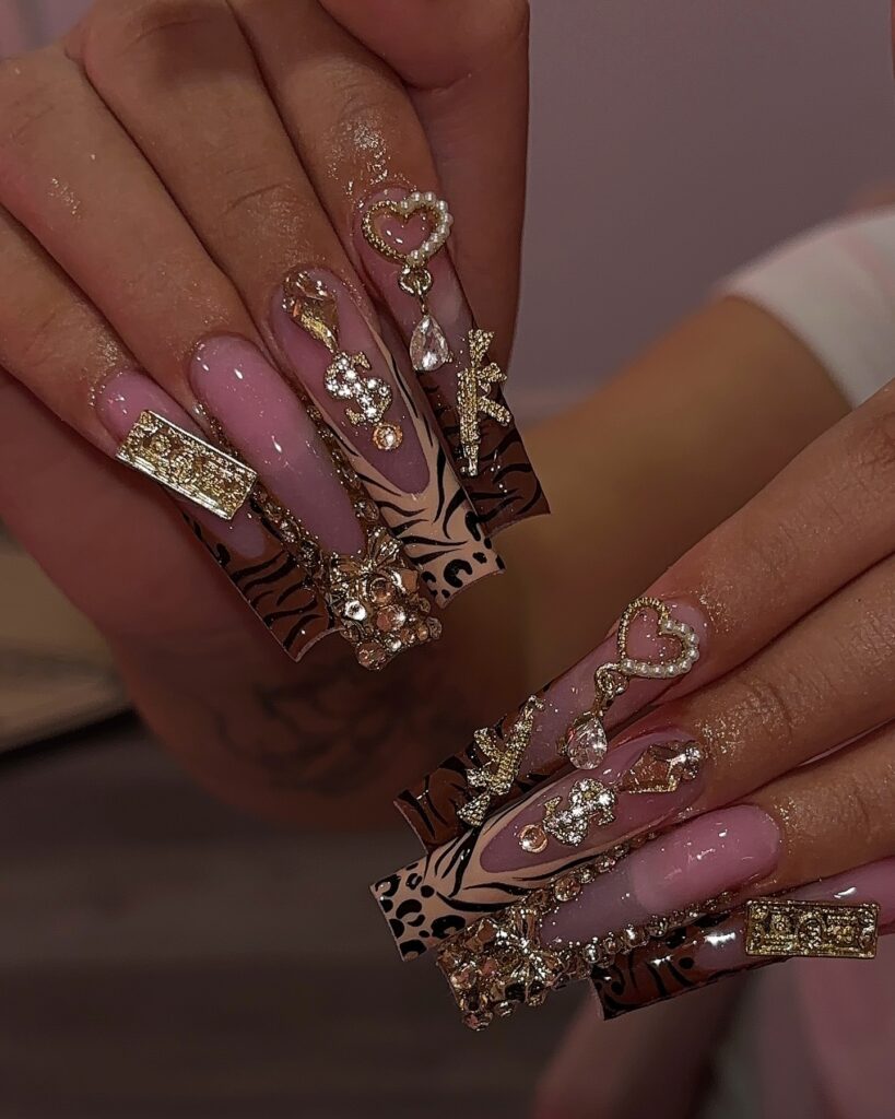 Gold Heart Luxe nails