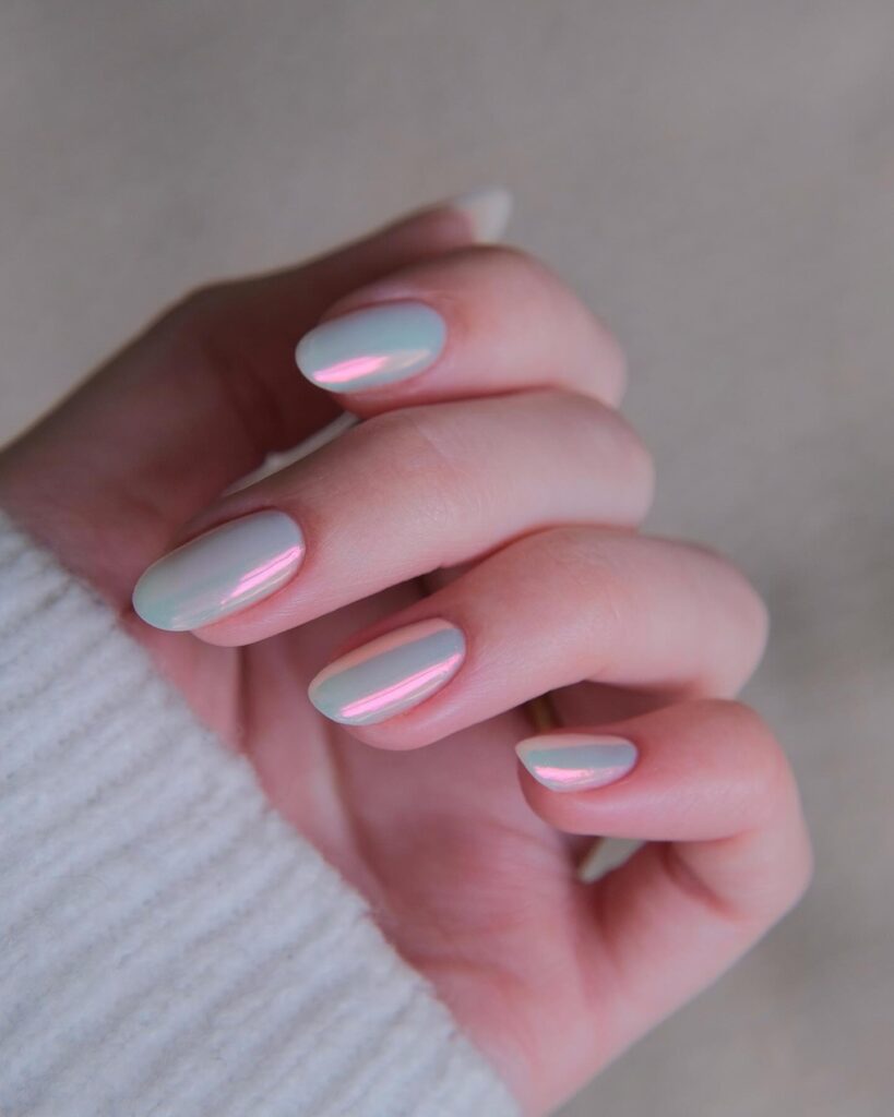 Minimal Pearl Dot nails