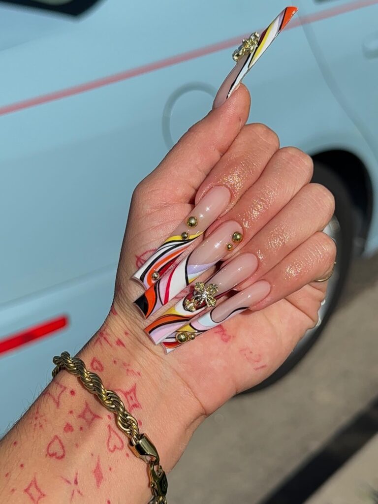 Vintage Swirl & Gold nails
