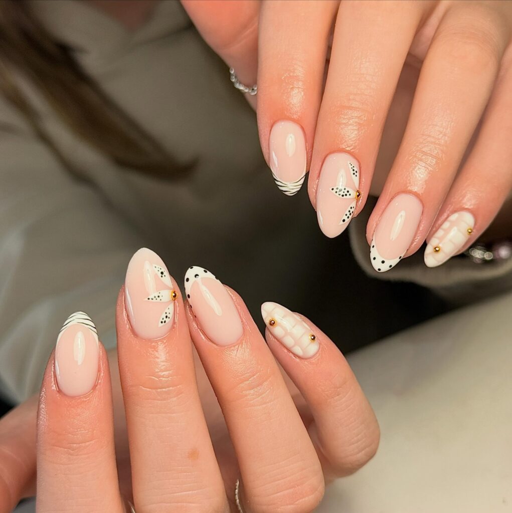 Blush Dotwork Daisies nails
