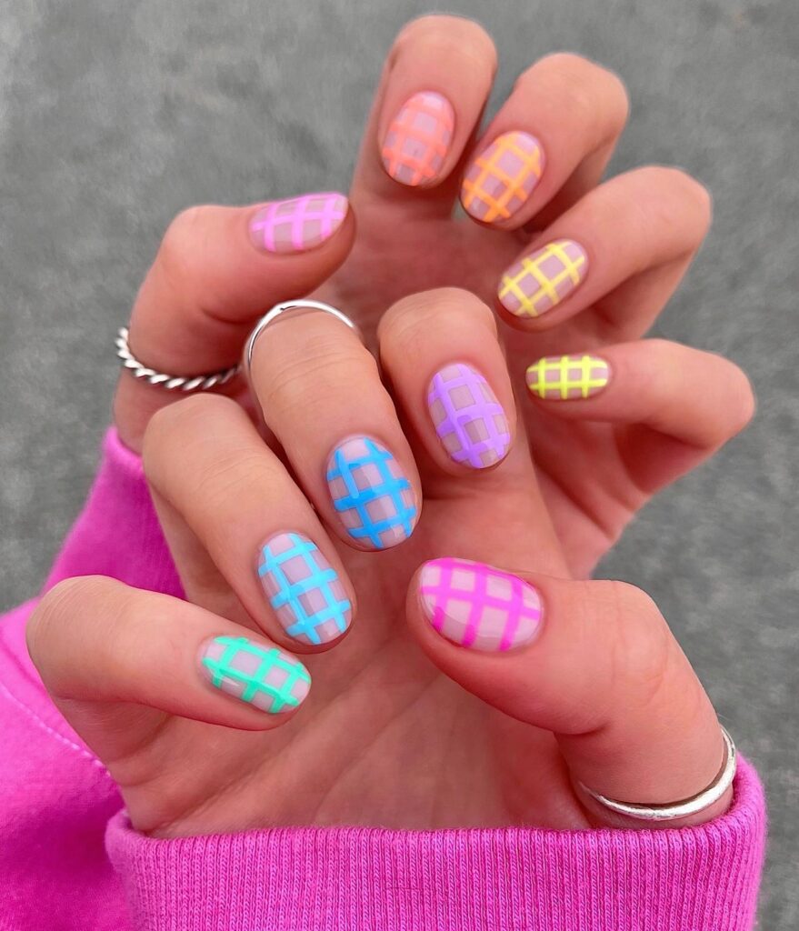 Peach & Teal Ripple nails