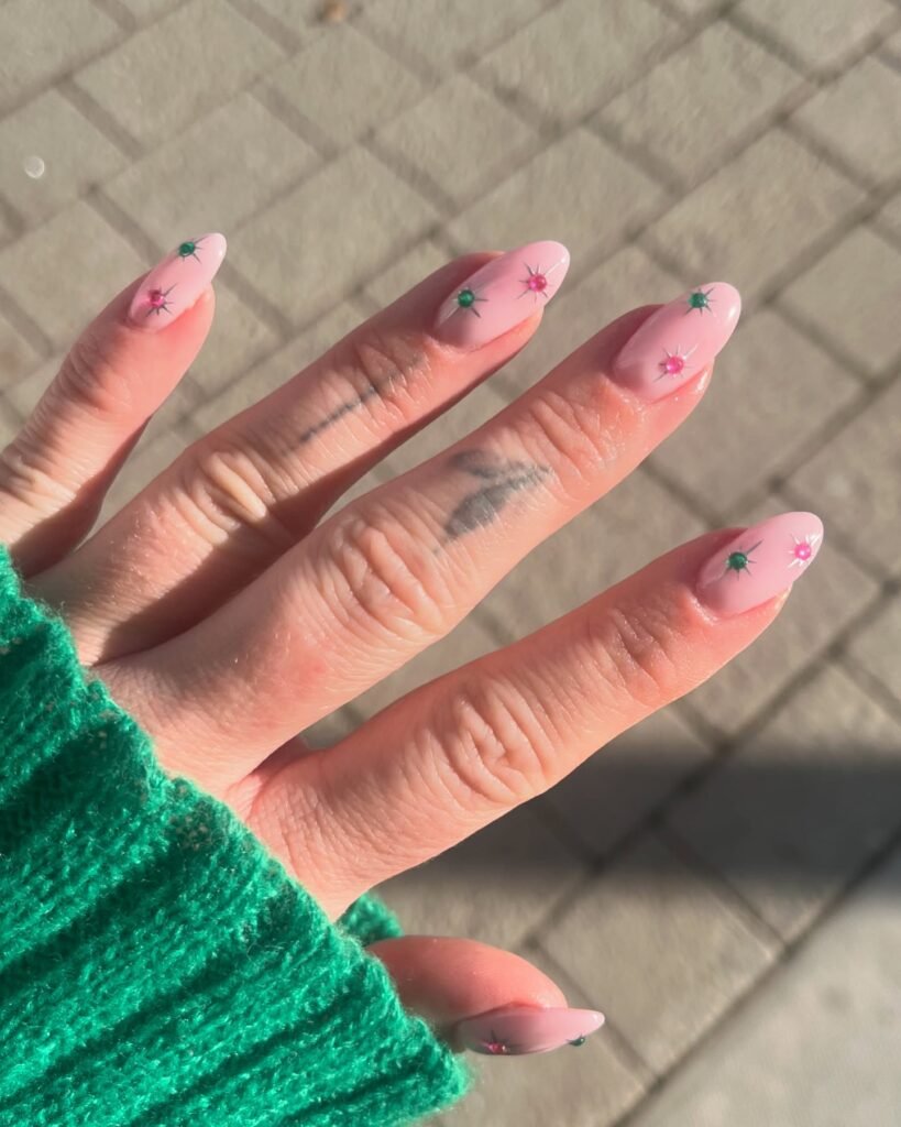 Minimal Star Dots nails