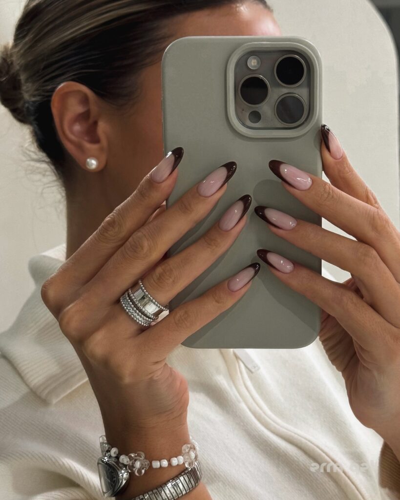 Mirror Selfie Tips nails