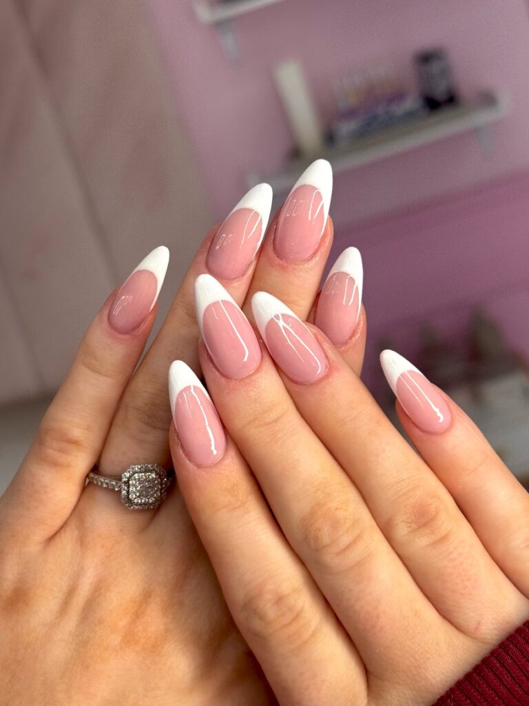 Swirl-Line French nails