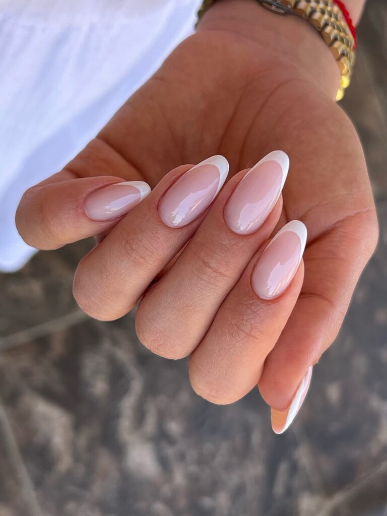 Outdoor Clean French nails