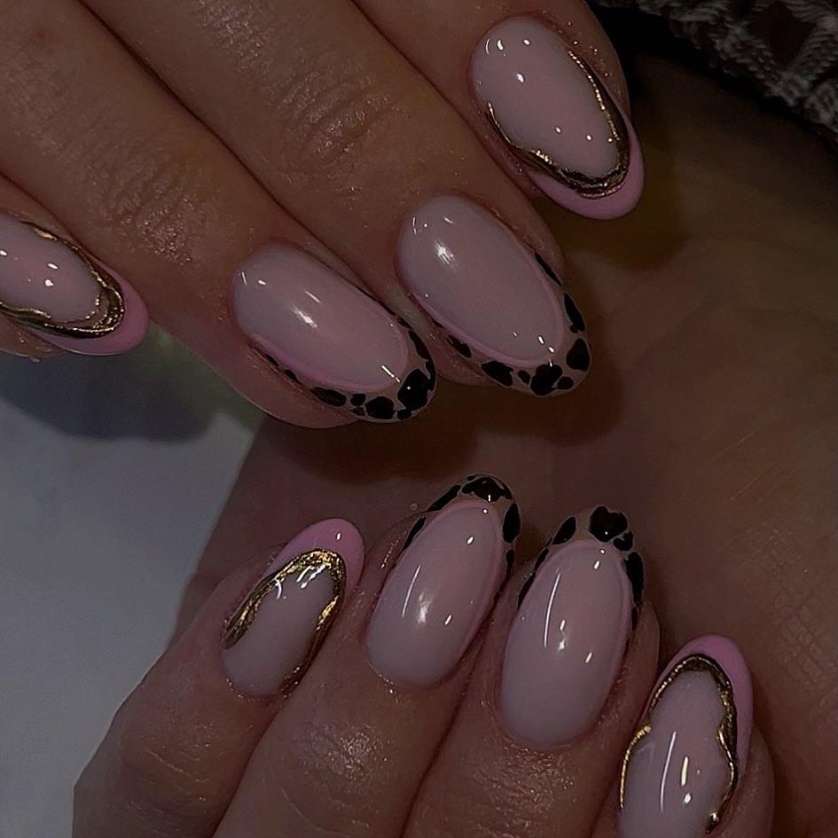 Pink Gold Edge nails