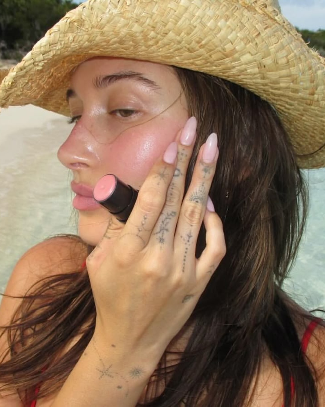 hailey beiber nails