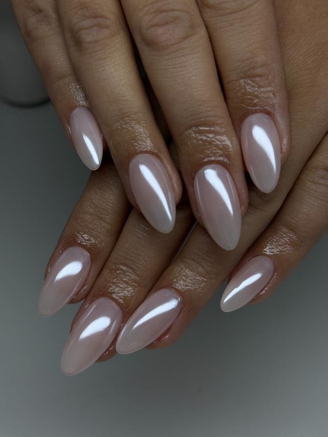 DSC9Uu6EVIiLEX Montreal Nail Technician — Glossy Milky Pink Almond Nails