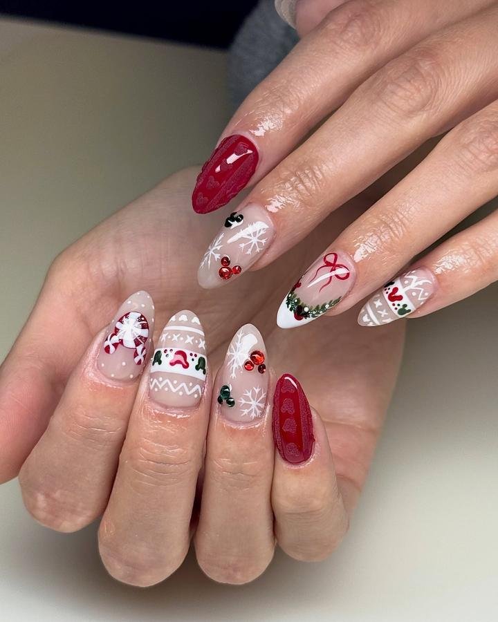 DSLLy07EQcDShayla Independent Nail Tech — Red and White Christmas Sweater Almond Nails