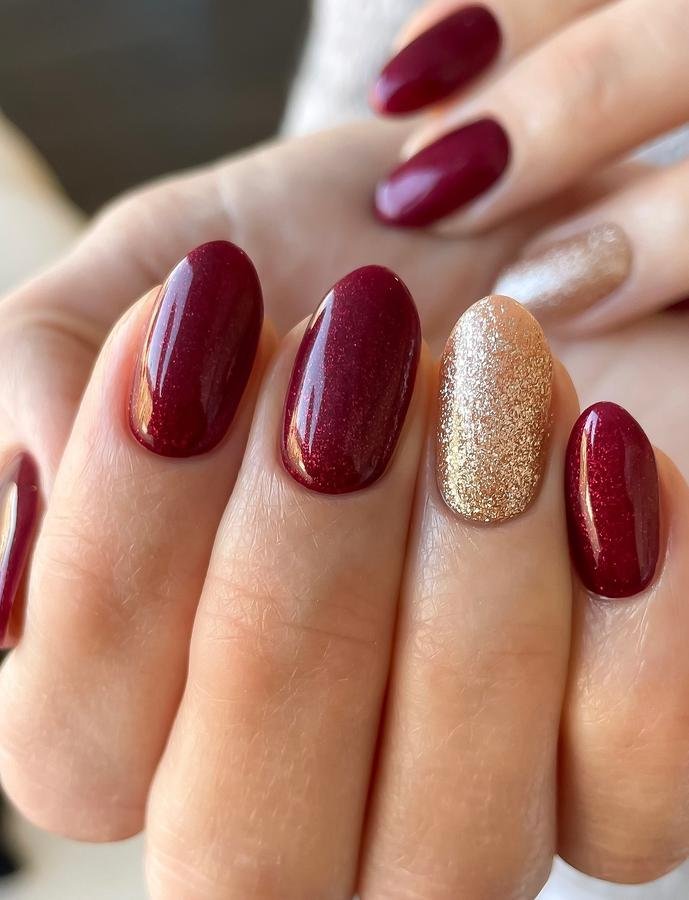 DRNP0RcjbuJSarah Nail Artist & Pedicurist Educator Chippenham — Burgundy and Gold Glitter Rounded Nails