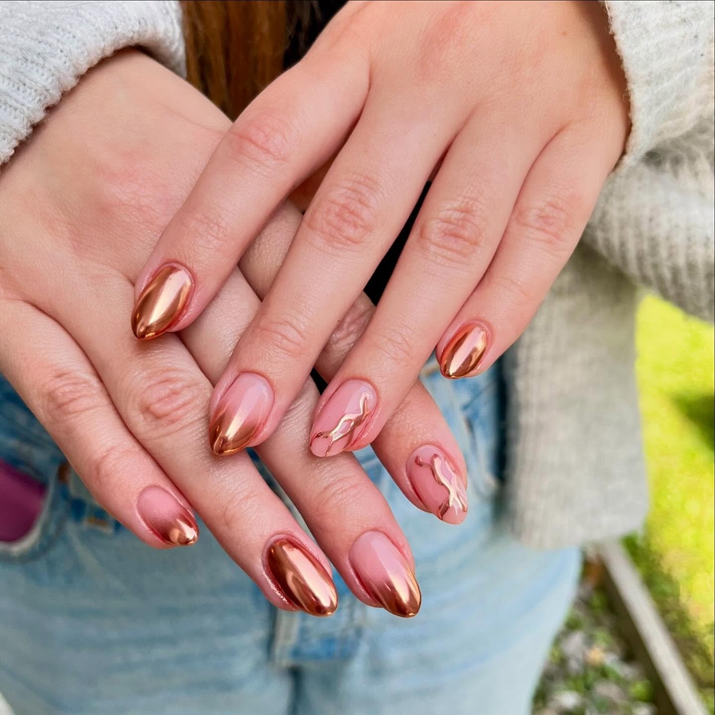 Short Nude Nails with Rose-Bronze Metallic Accents