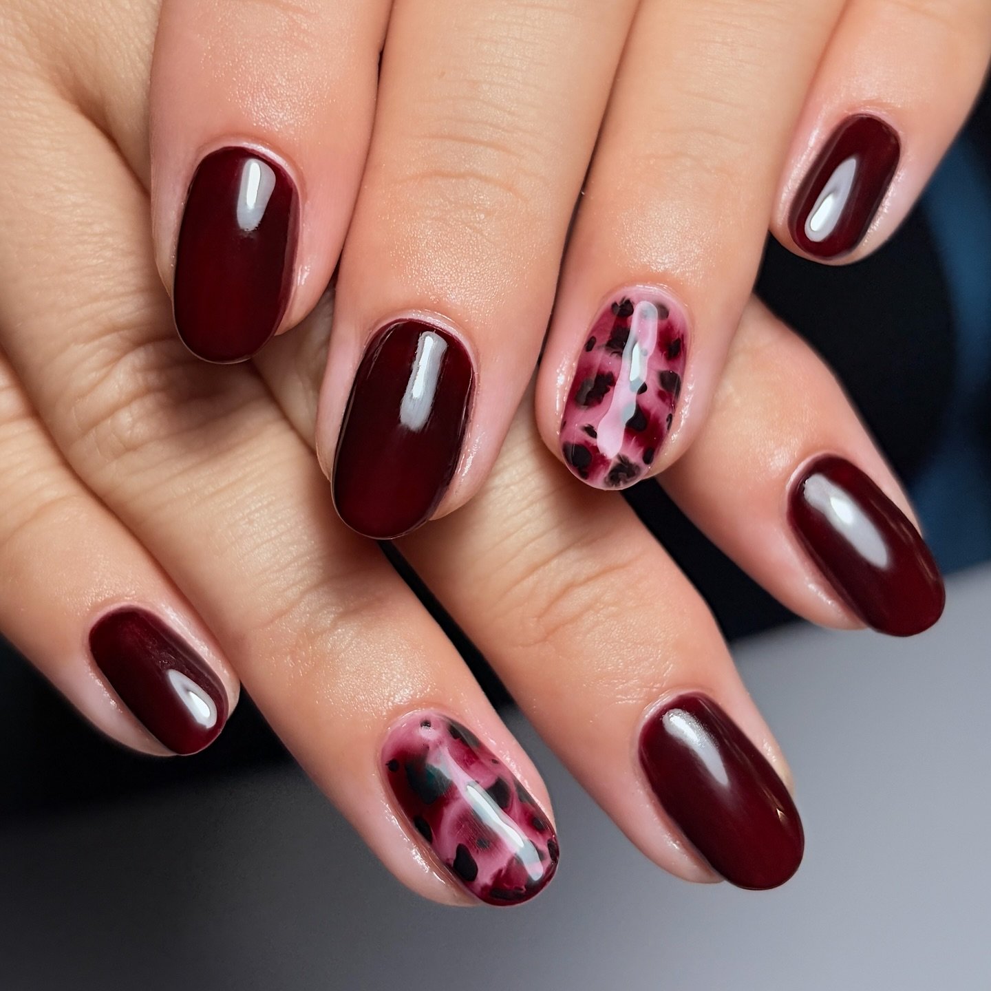 Short Burgundy Nails with Pink Checkered Accents — DQFDJo9jHuQMinnies Beauty Lounge.jpg