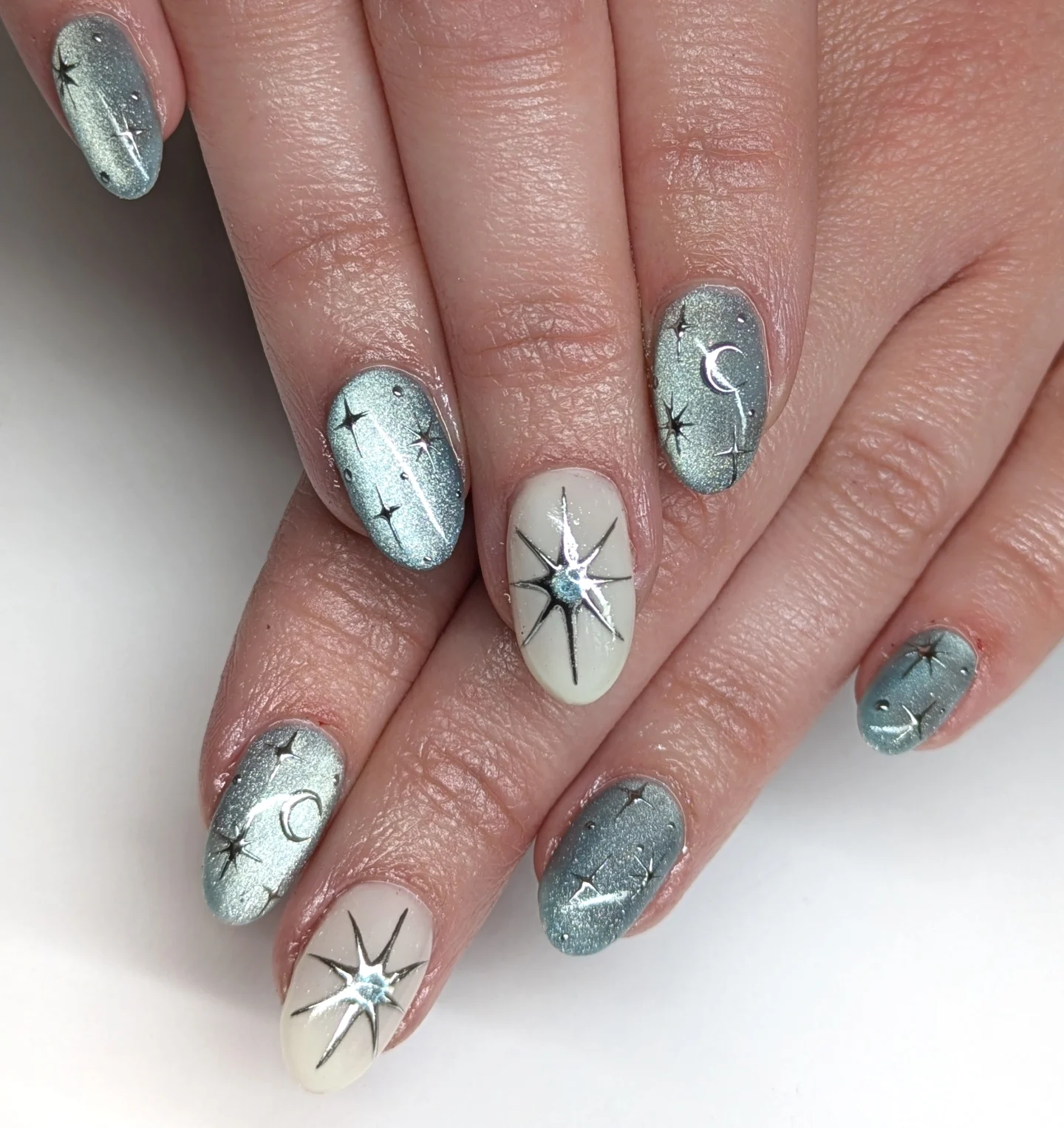 Silver-White Short Nails with Black Starbursts — DY9_7CkFvLHNAILS WITH ONE N.webp