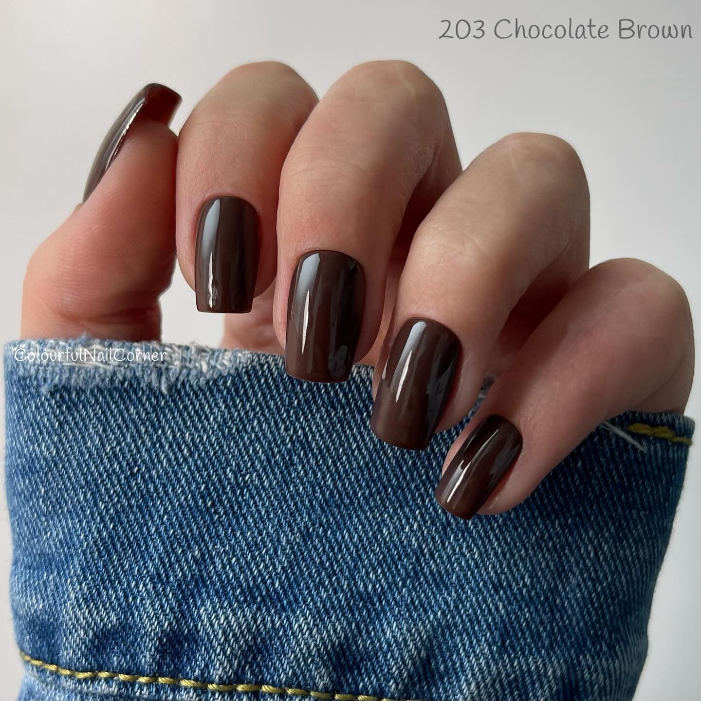 DBTrrfpMziUColourful Nail Corner