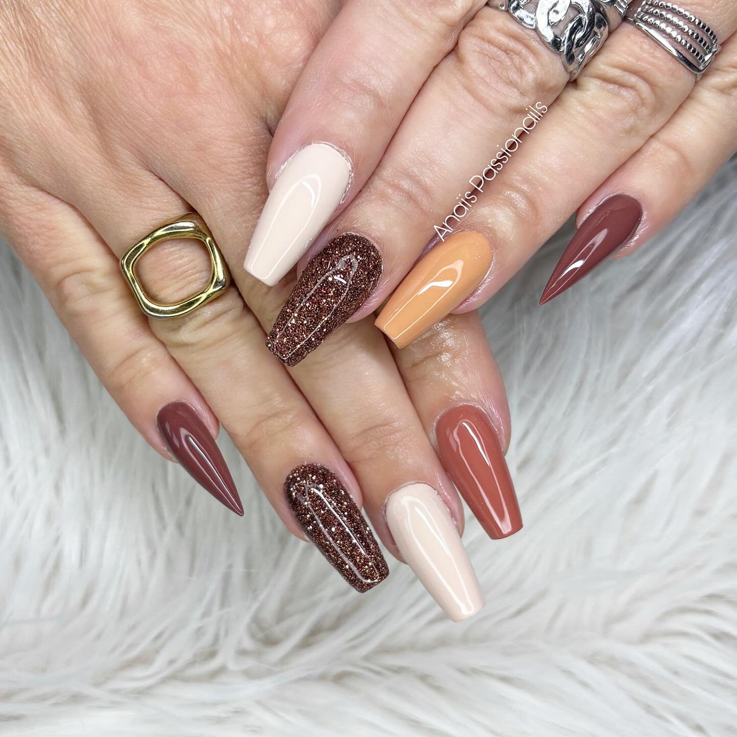 DPoiEEiDCJqAnaïs Passionails