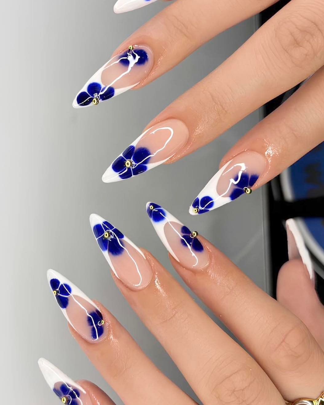 DZ7mifPDS88LA Nails, Shirley.jpg
