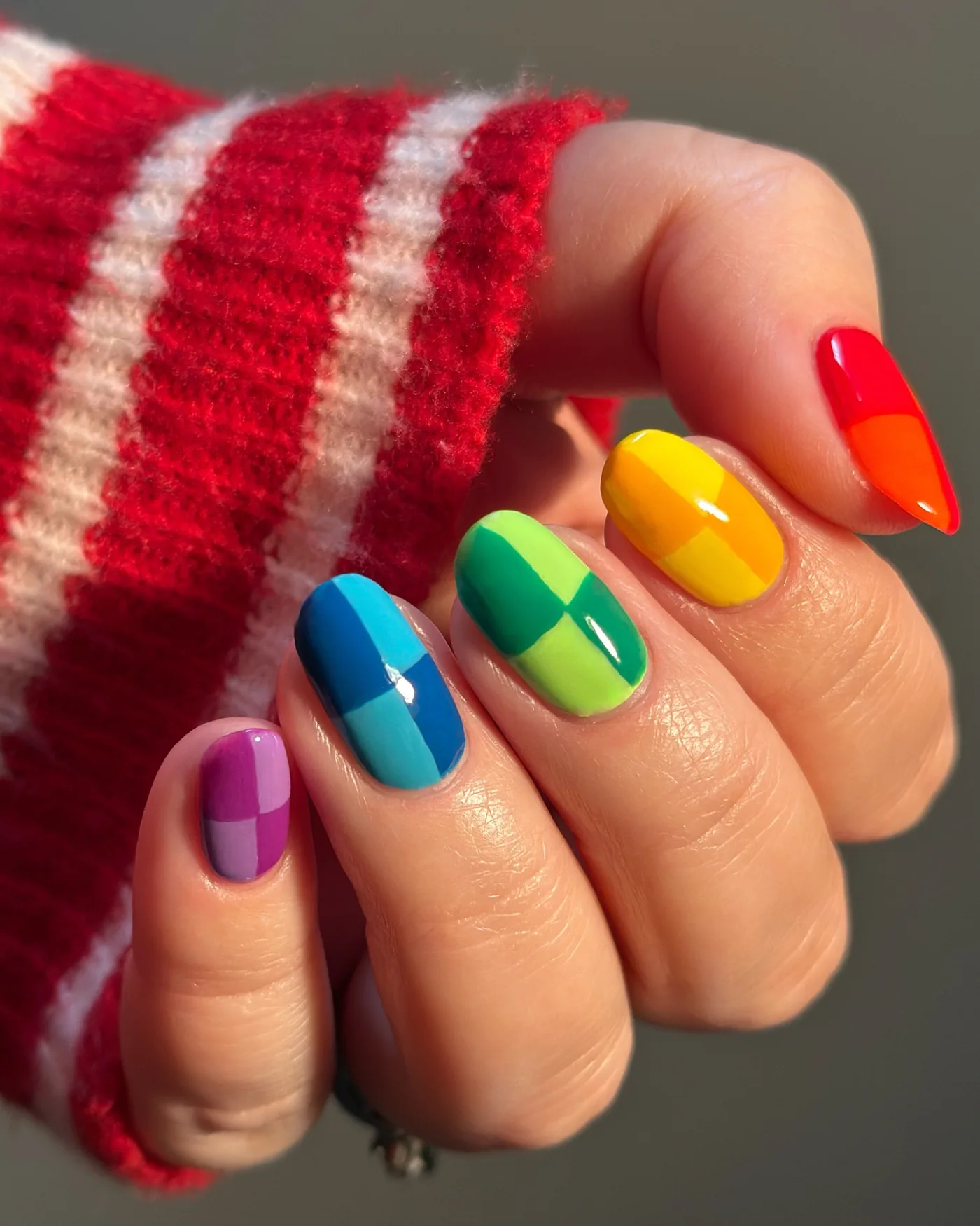 Bright Multicolor Short Nails — DZJE0koFZiESydney.jpg