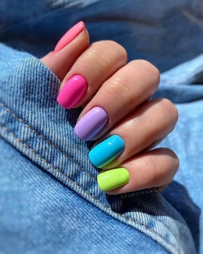 Pastel Rainbow Rounded Nails — CdyU-lEL6_sIvy.jpg