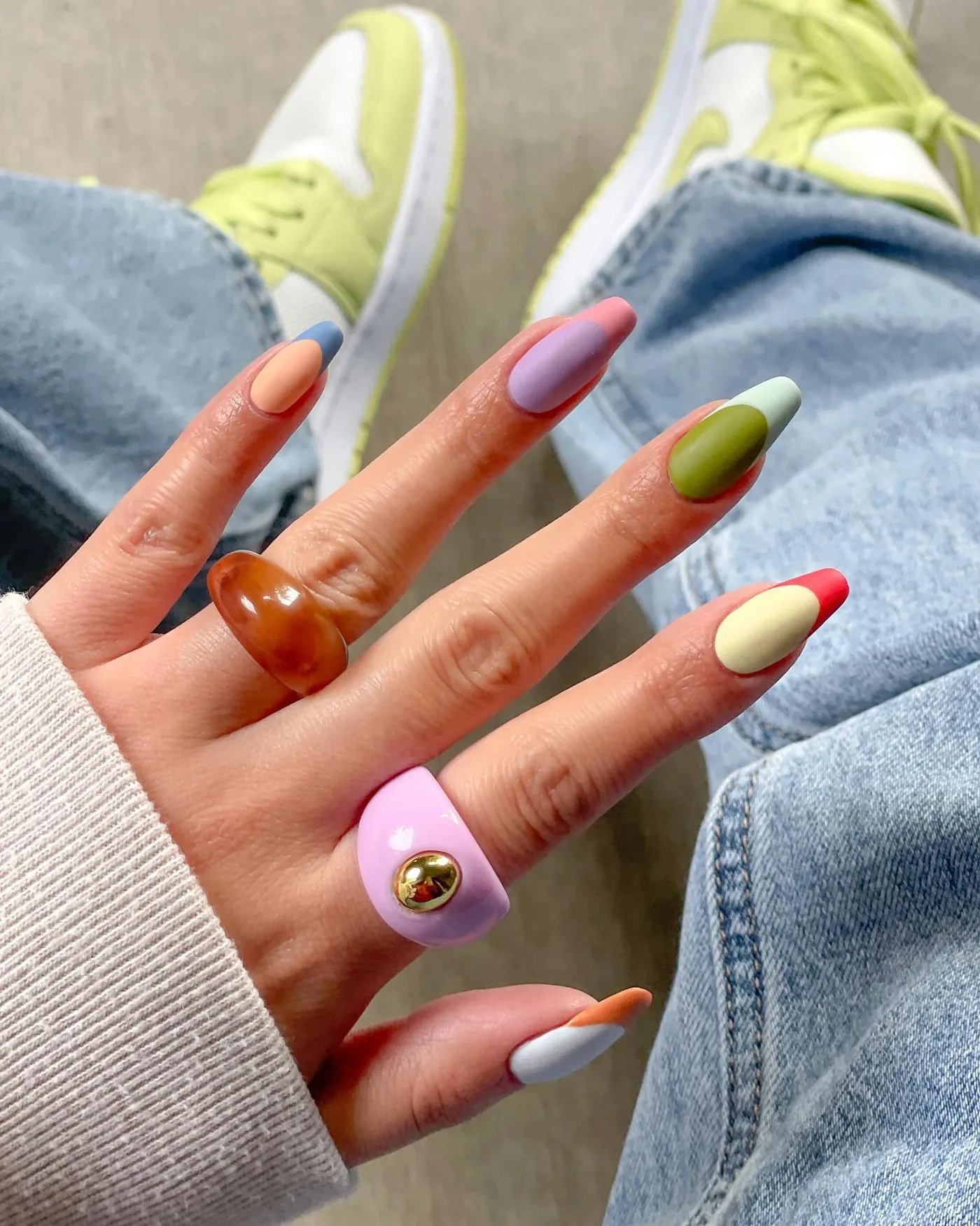 Pastel Almond Nails with Multicolor Tips — CWjWlRPBeM0Dayanna Issey Sapiens.jpg