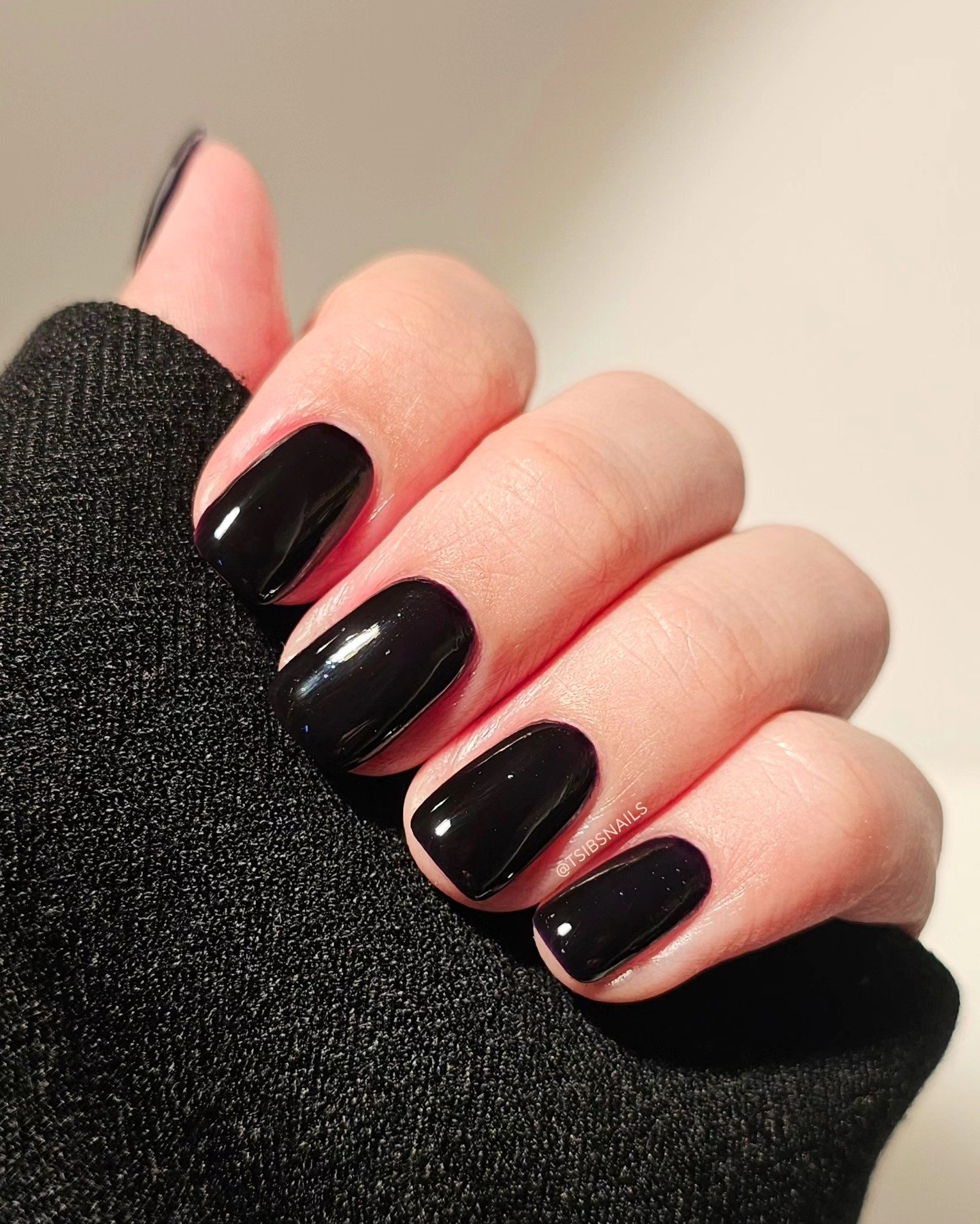 Short Glossy Black Squoval Nails