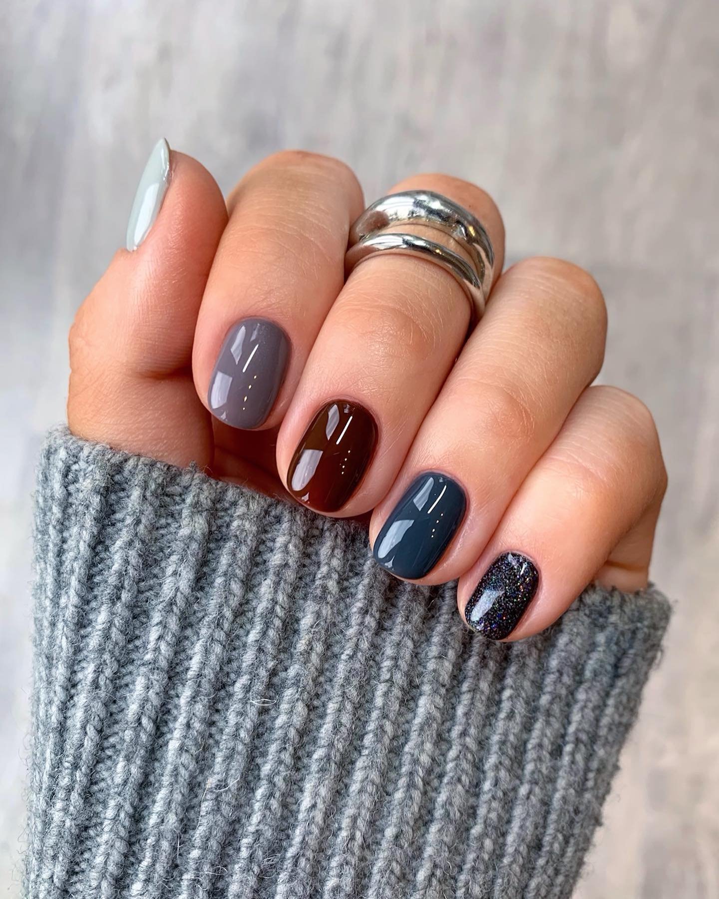 Mixed Dark Red, Brown, and Blue Short Nails