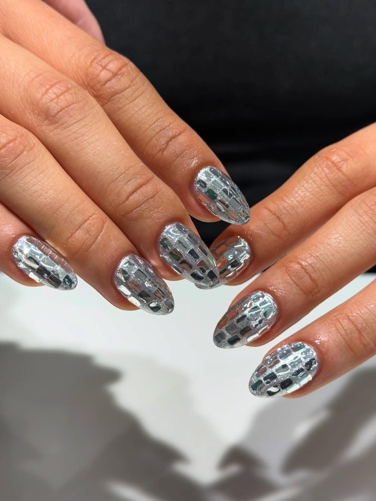 Silver mirror mosaic almond nails