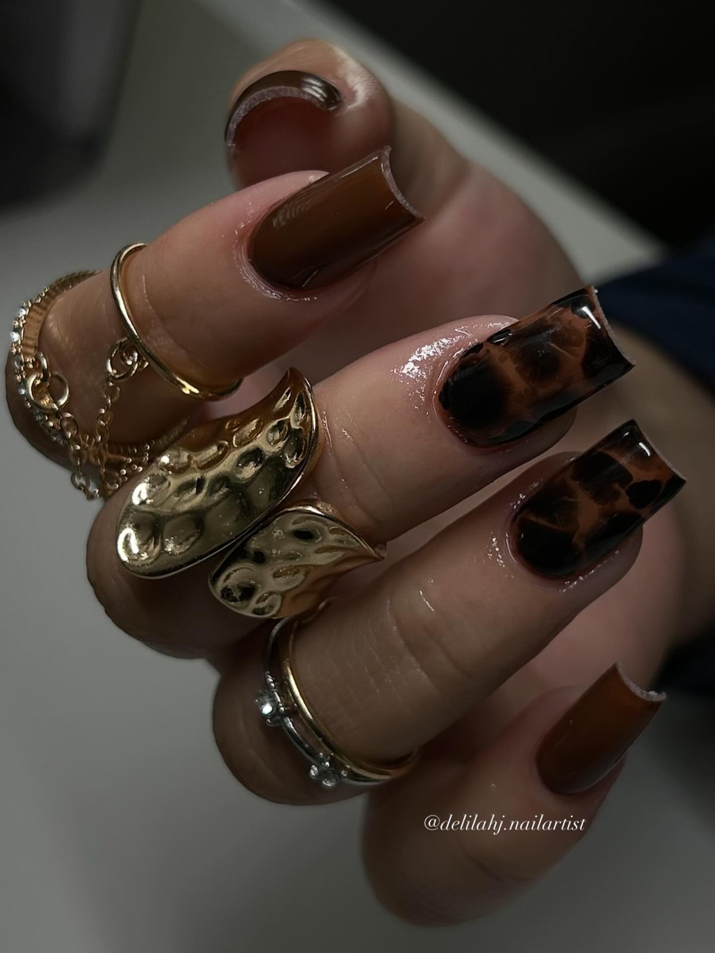 DPYEzObgOmgGel Nail Artist delilah j.jpg