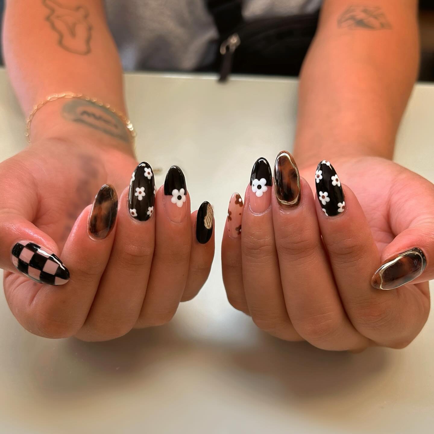 C_wDm5BJLlGSydnee Tischner Utah Nail Artist.jpg