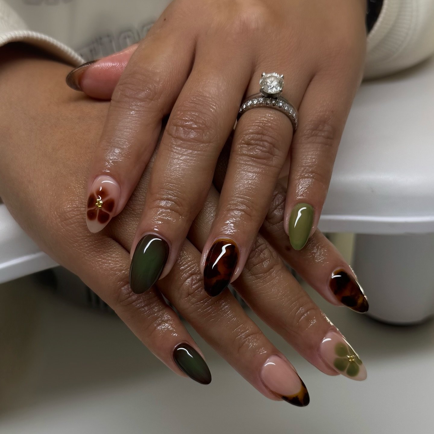 Olive, Tortoiseshell and Floral Accent Nails