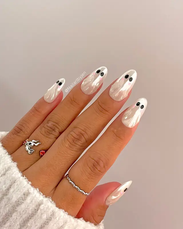 Ghost nail design from DAKN9xiygozJeanette Flores.jpg