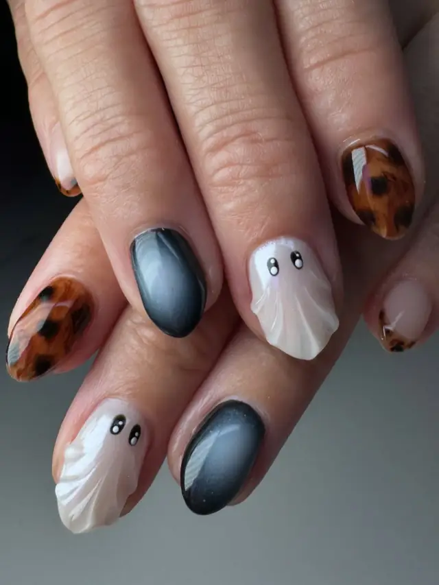 Ghost nail design from DO3knAXEYYUSATX.jpg