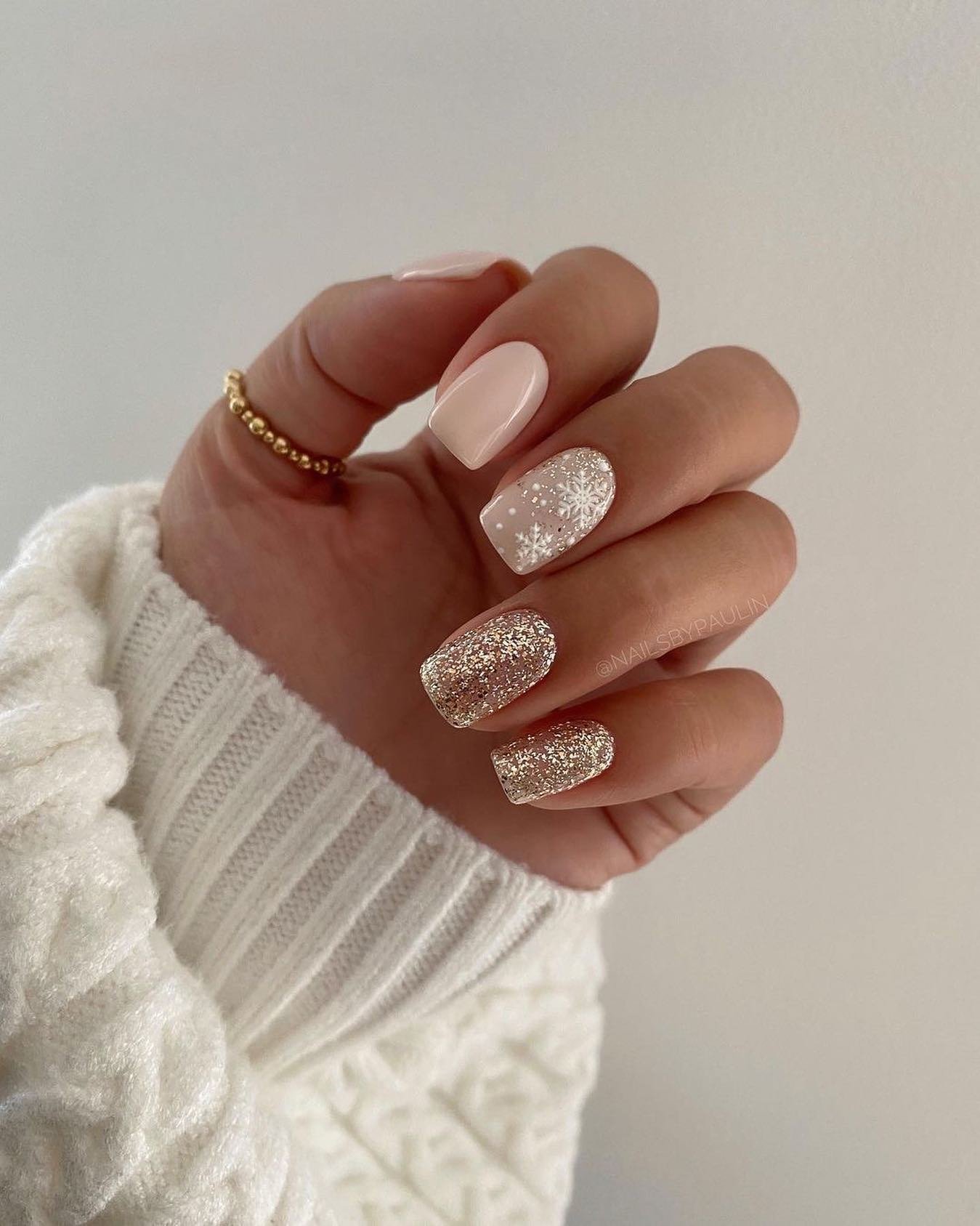 Neutral Short Nails with Mixed Gold Glitter Accents