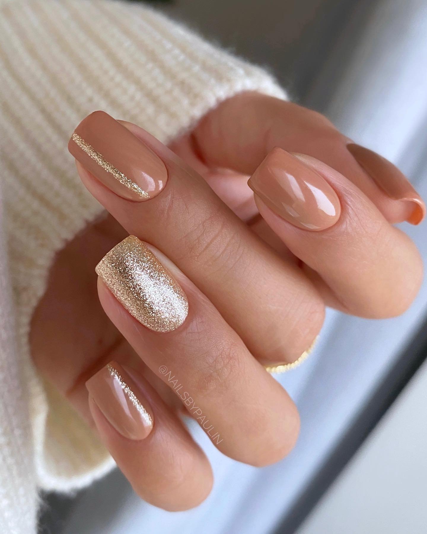 Glossy Nude Nails with Gold Glitter Accent Nails