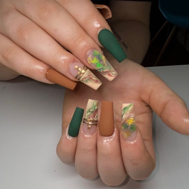 green and gold mixed finish nails