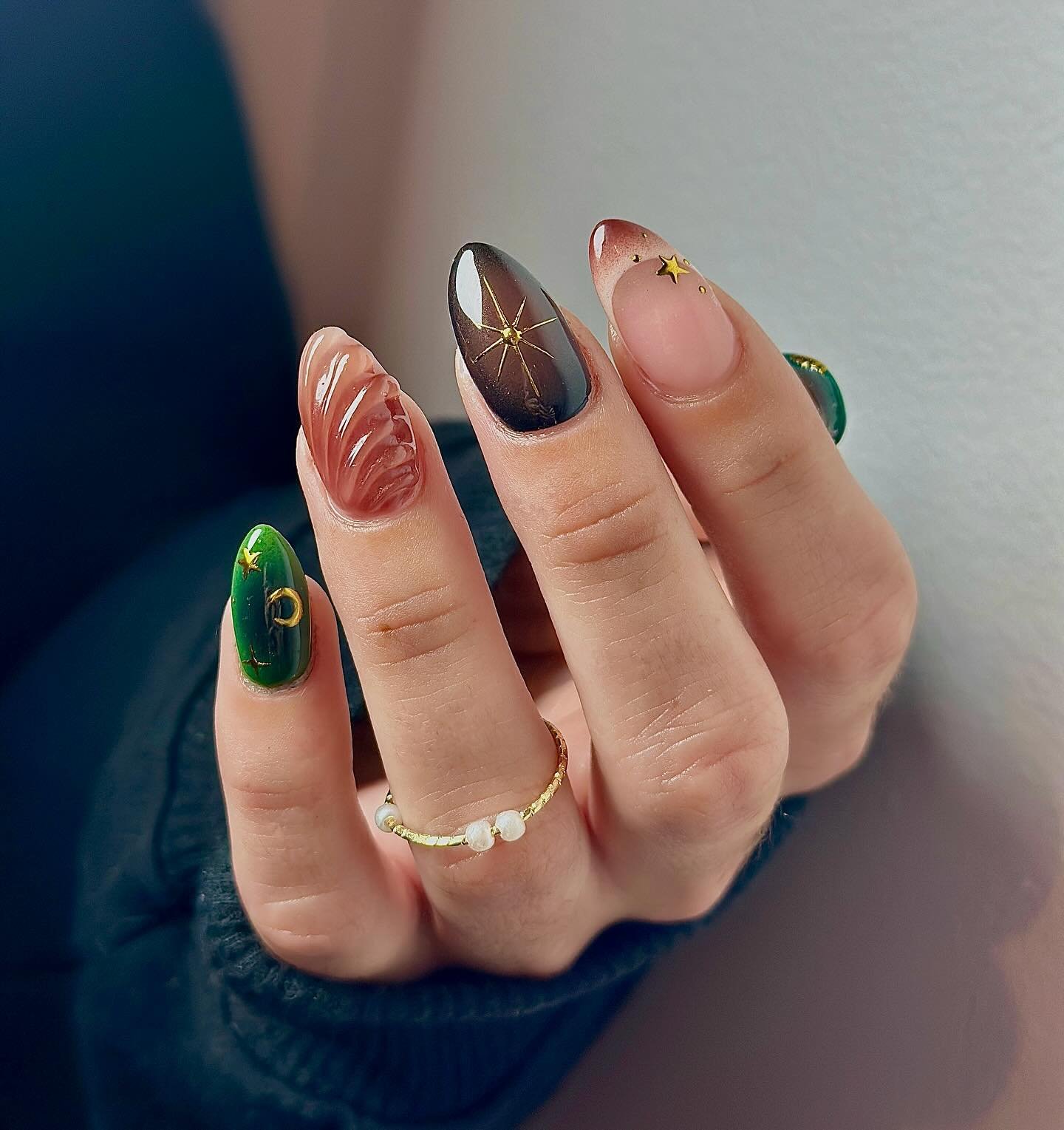 green and brown mixed pattern nails