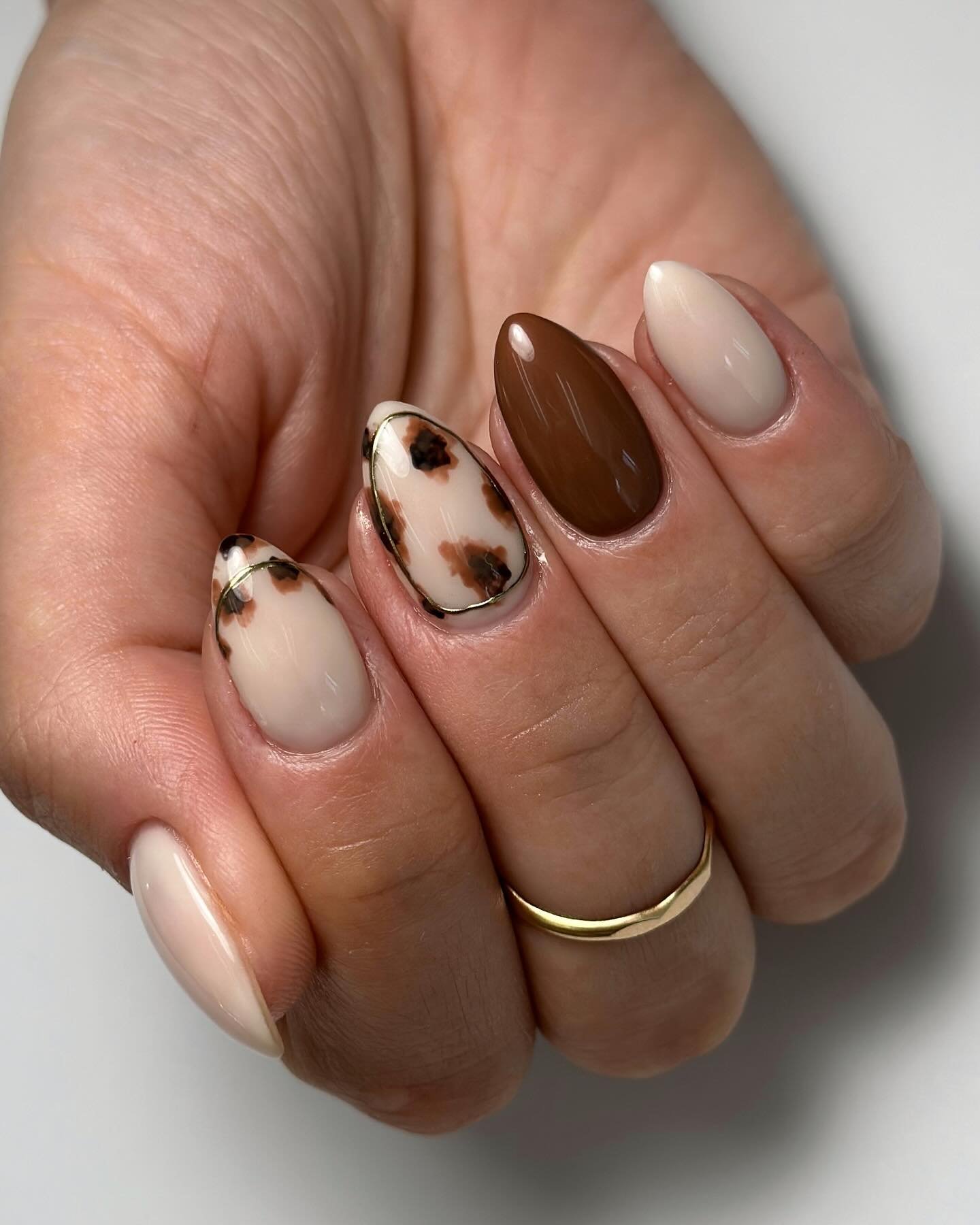 Short Nude, Brown, and Tortoiseshell Rounded Nails