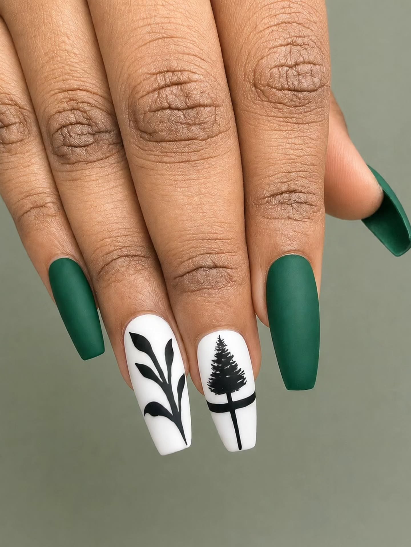Forest Green Nails with White Botanical Silhouettes — DaW-ufAoo6_ALEXYS BEAUTY SALON MARGAOVASCO.heic