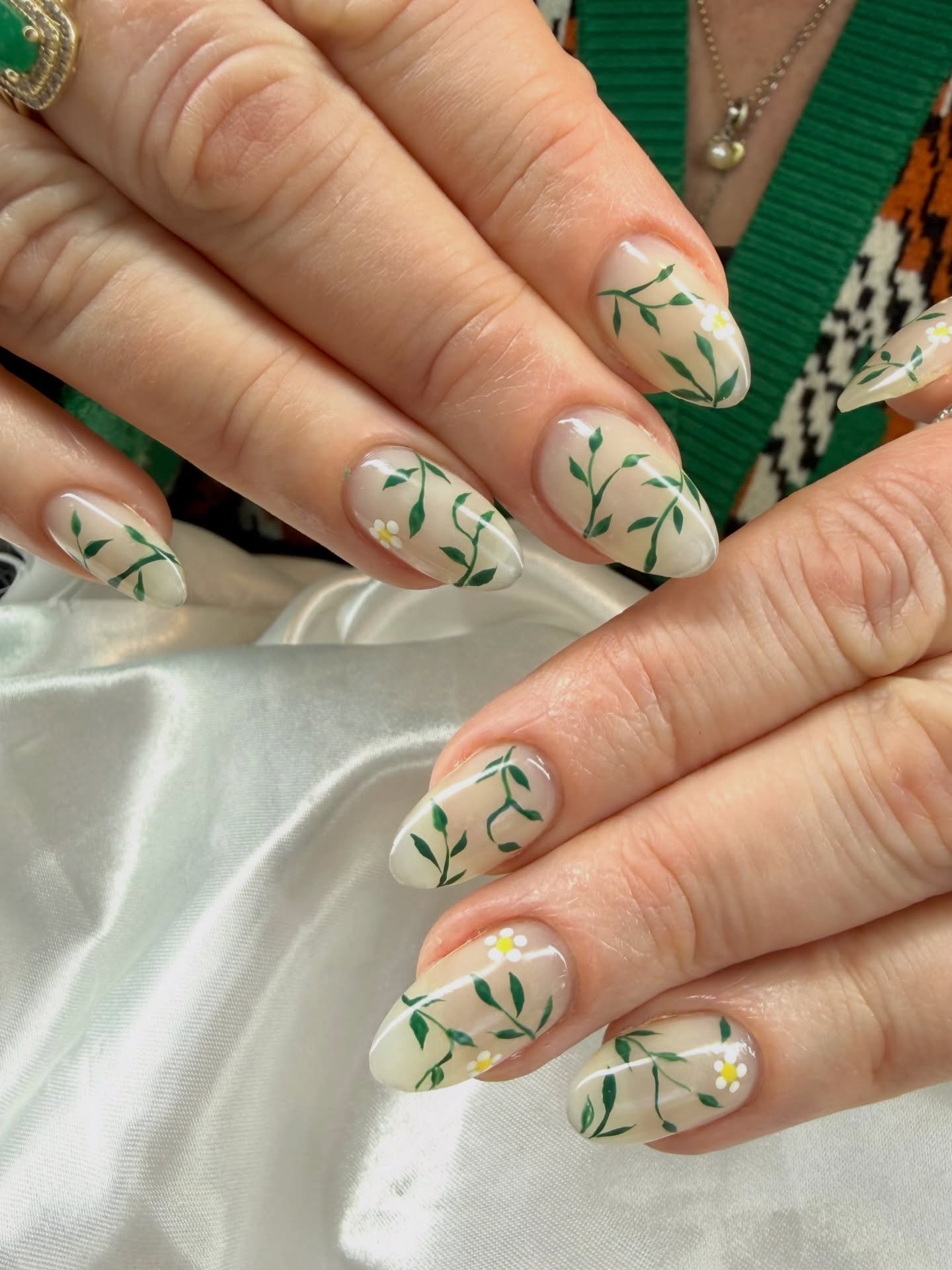 Cream Nails with Fine Green Leaf and Flower Stems — DXrEL1pliPFKiki Studio.jpg