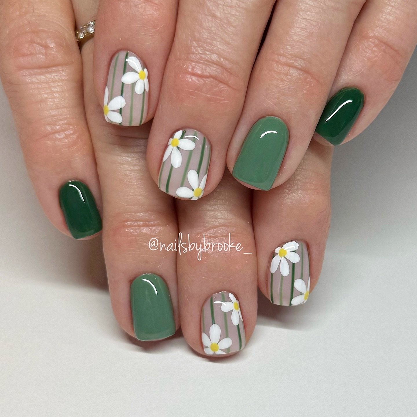 Green Nails with Daisy-Patterned Gray Accent Nails — DVROA5yDh5DBrooke Jensen.jpg