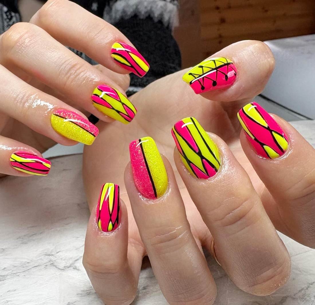 DWtW7NCDG32LizNailart