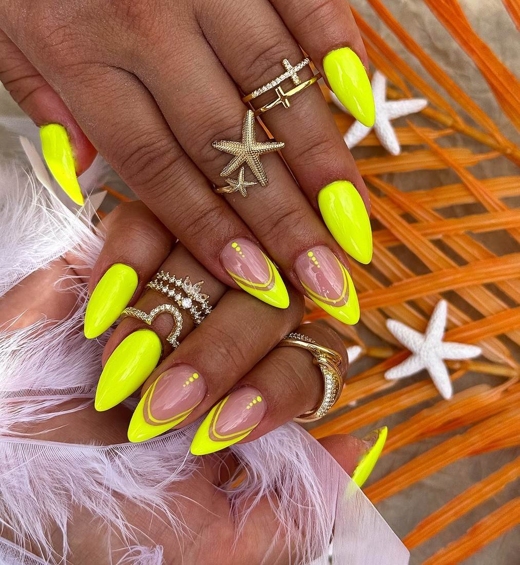 DNseitRUGWFNémeth Zsófi nails gellack