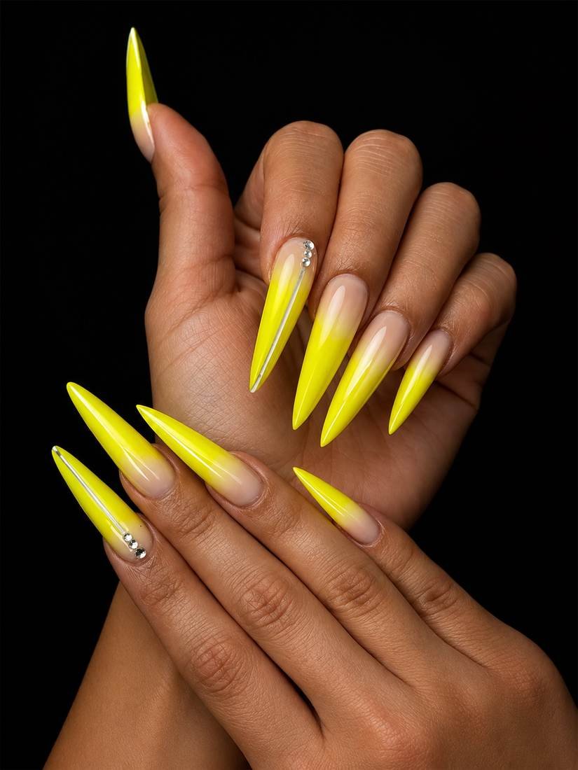 DceRXO_tKntThe original GLO Nail Bar