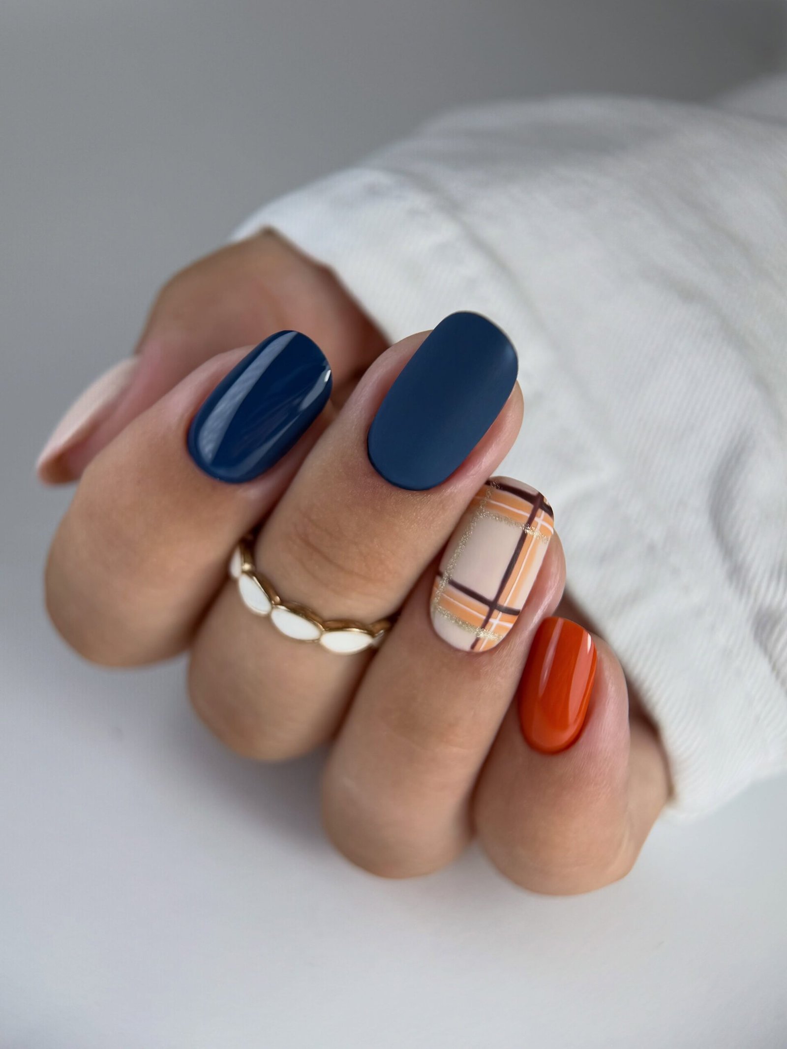 Navy and Brown Short Rounded Nails