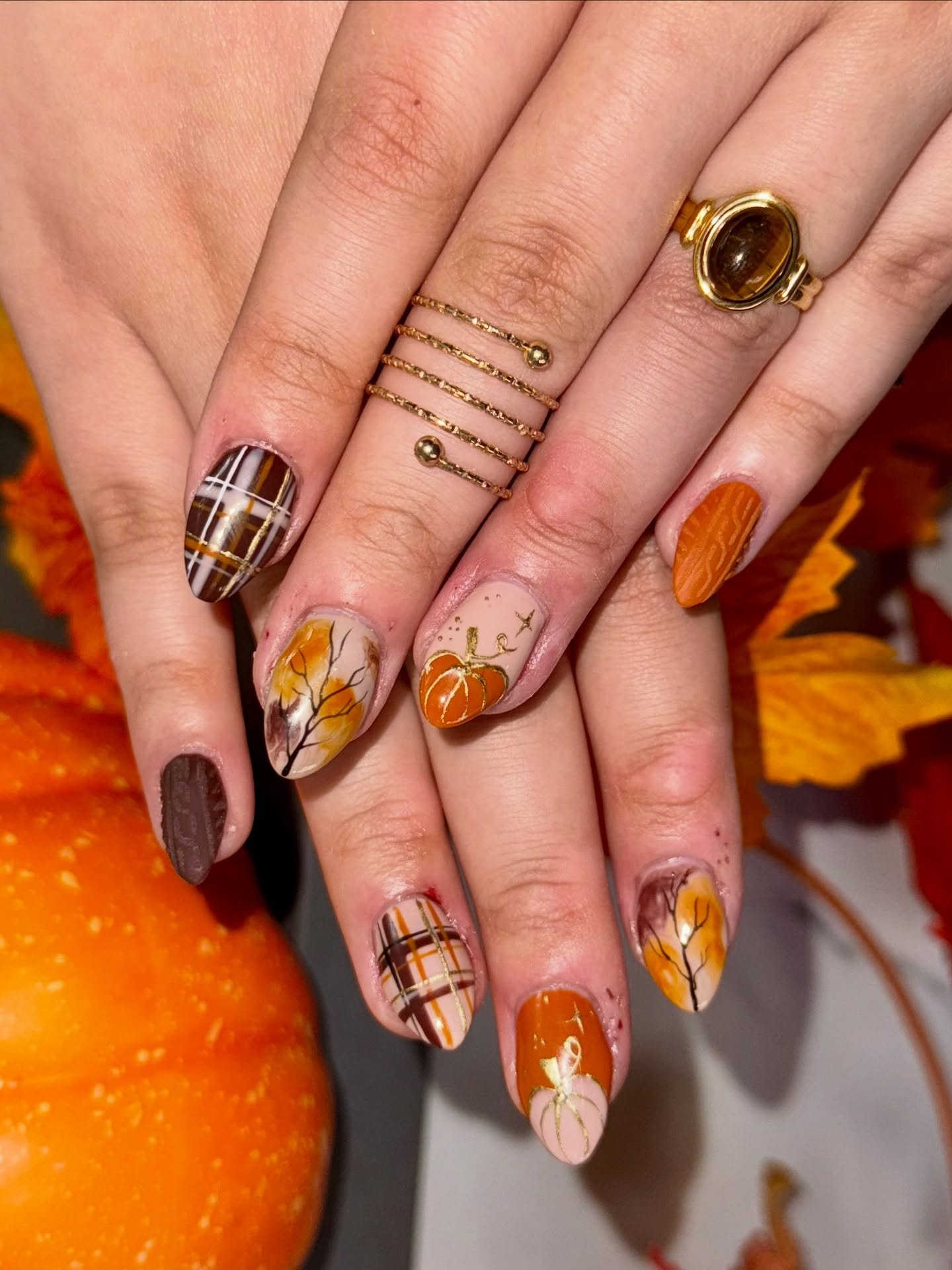 Black-and-White Checkerboard Short Nails