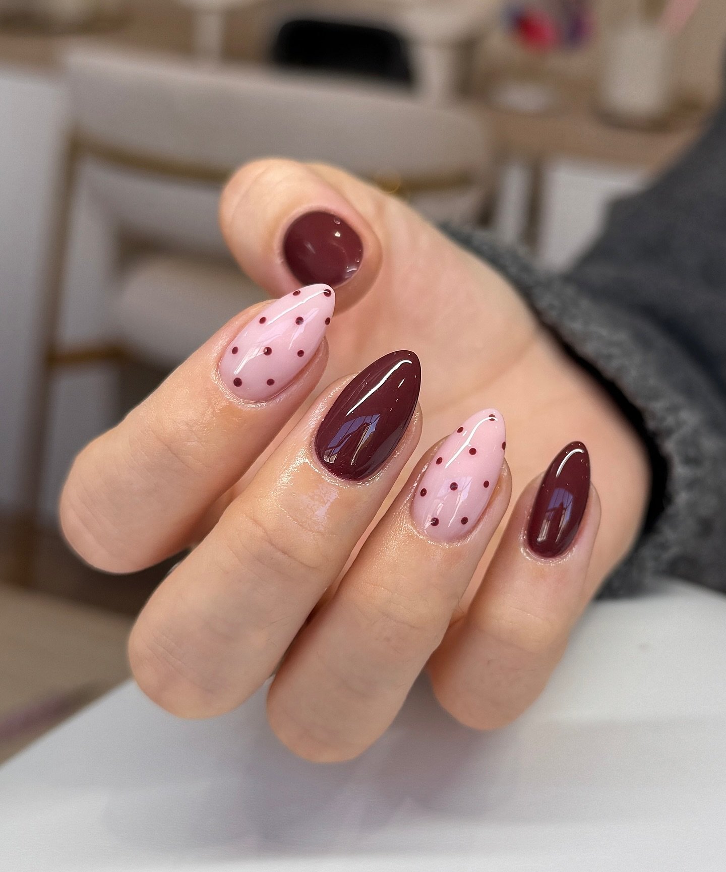 DPq5XzFjEDbOlivia Calder Scotland Nail Artist