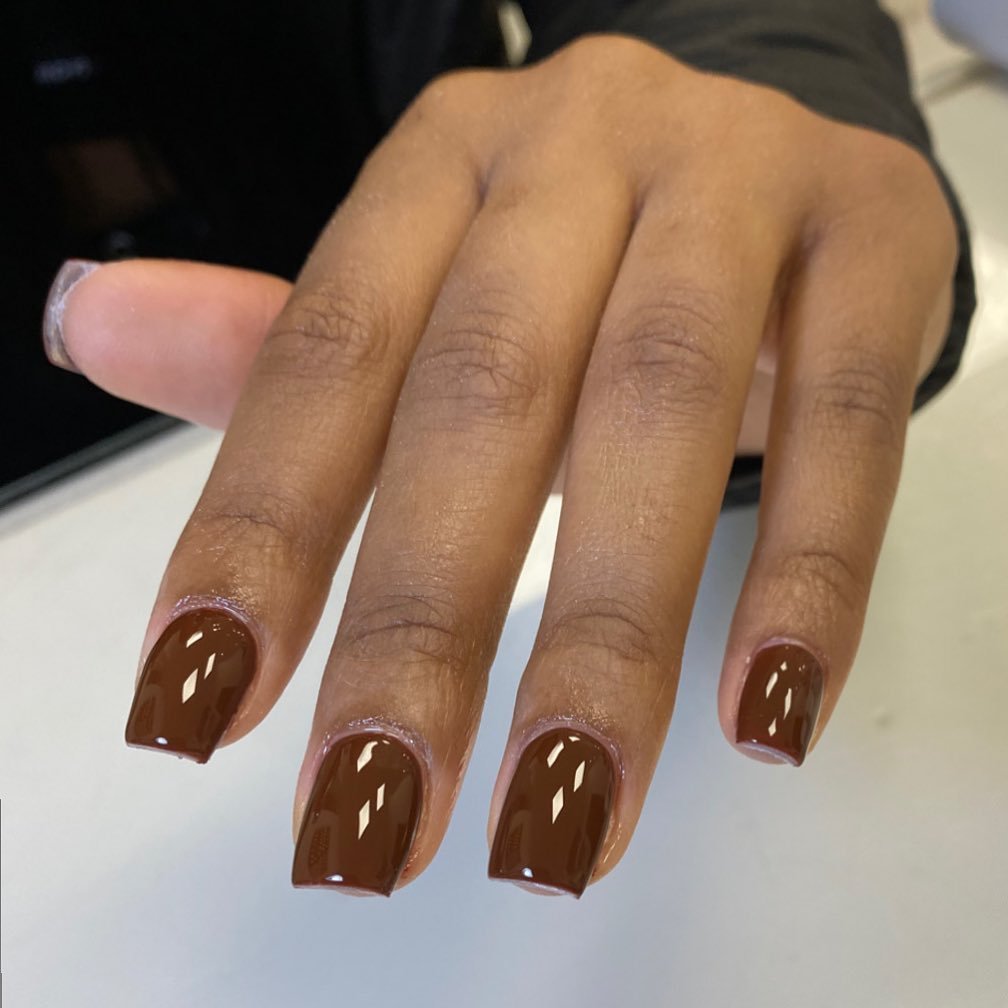 Short Brown Square Nails with Minimal White Curved Lines