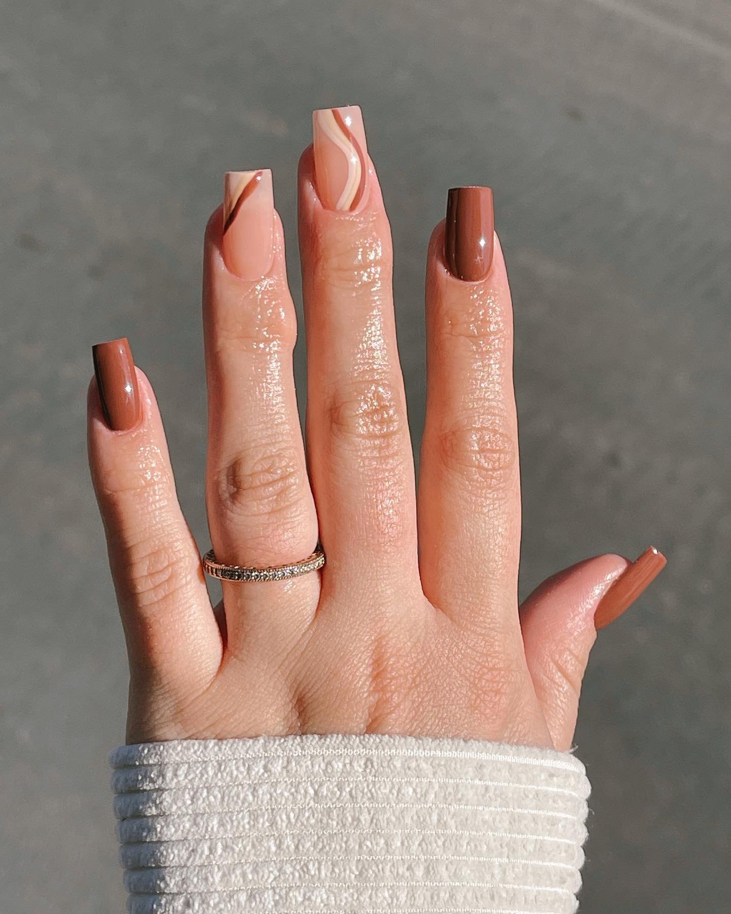 Mixed Brown Short Nails with Glossy and Accent Finishes