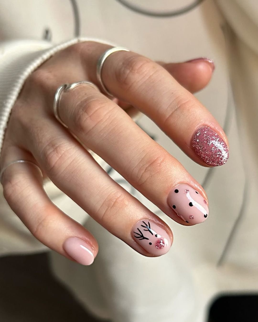 DSCruCWEfKnSCRATCH - The worlds #1 resource for nails.jpg