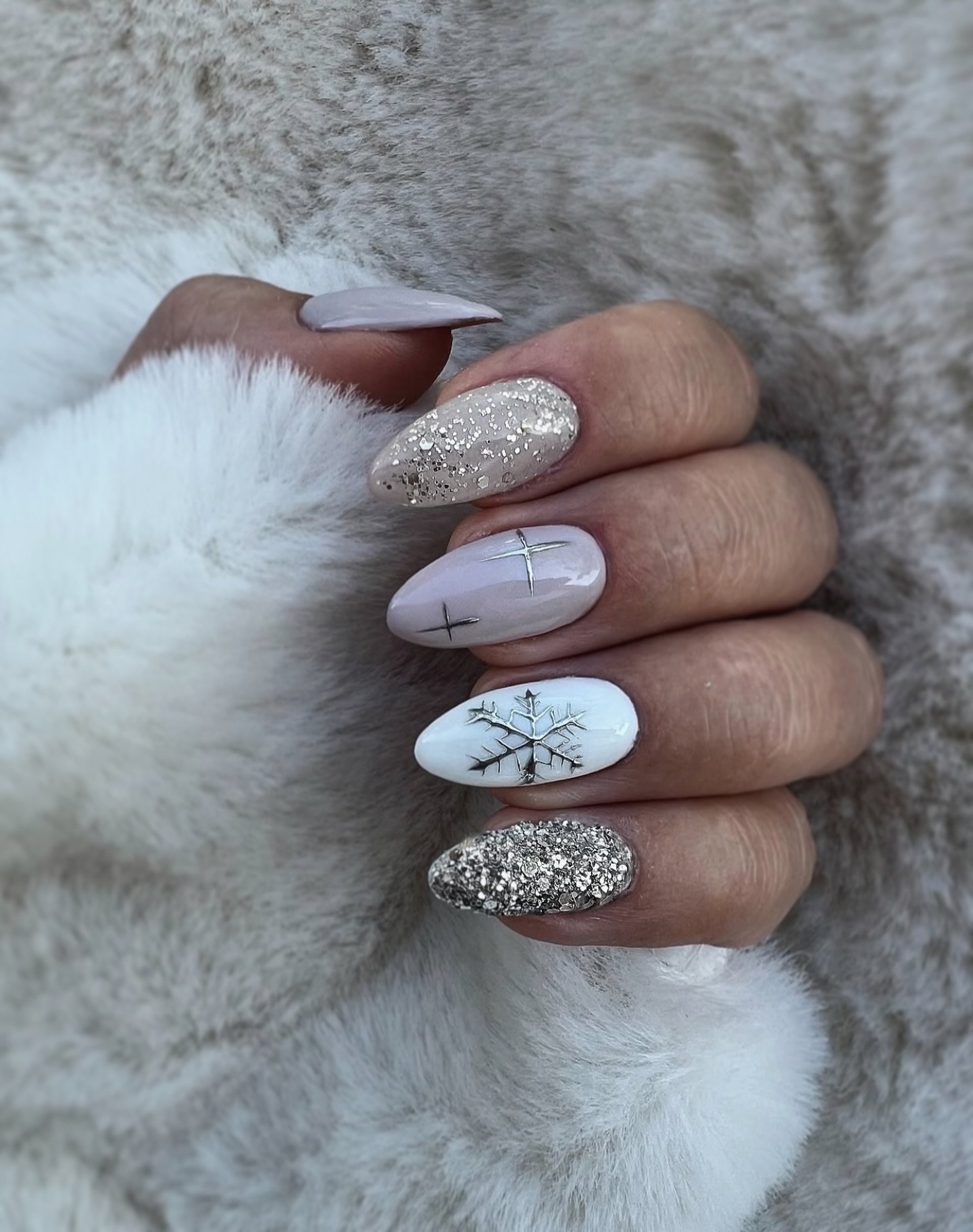 Silver Christmas nails idea 26: White and Silver Nails with Fine Winter Line Art